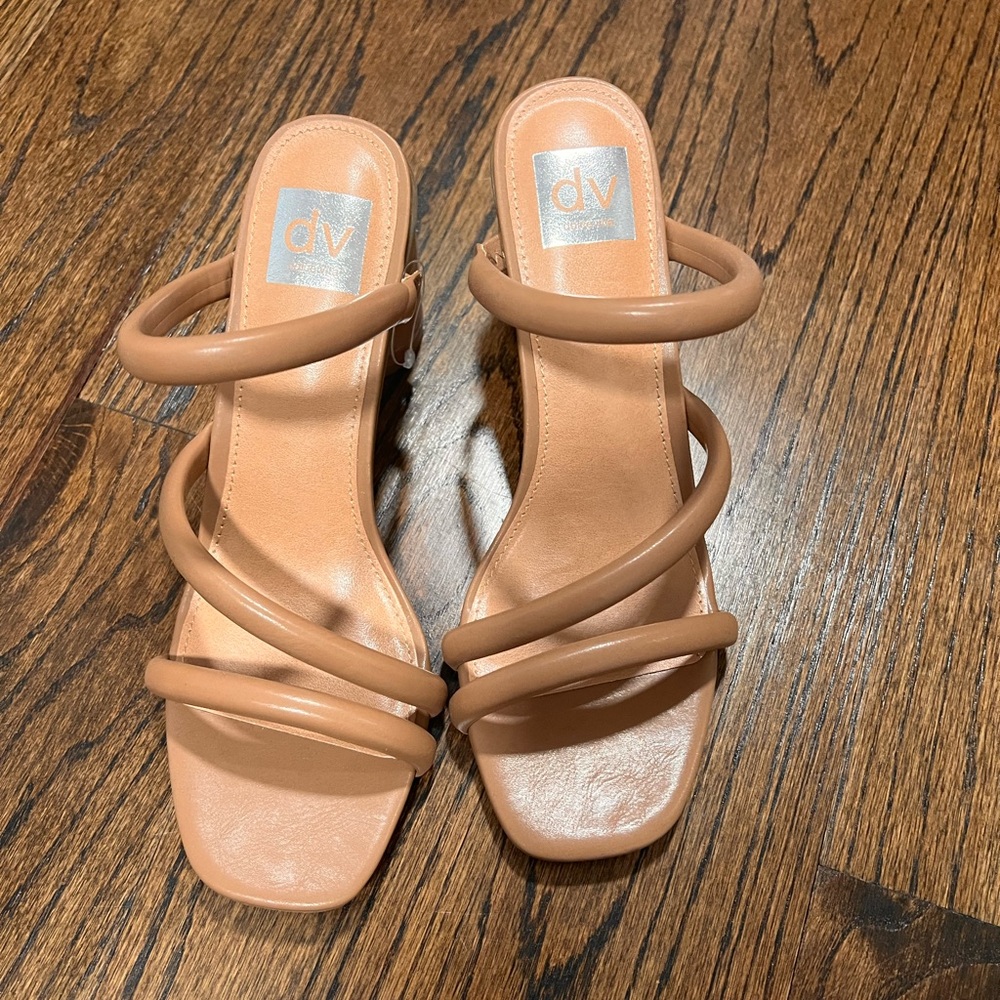 NWOT Dolce Vita Heels